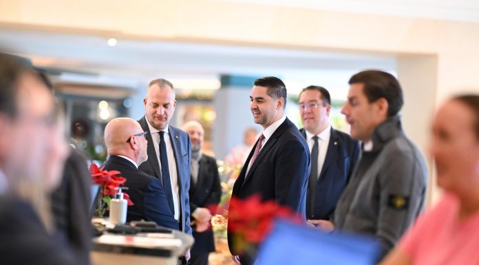 Deputy Prime Minister praises tourism workers’ contribution during the festive season