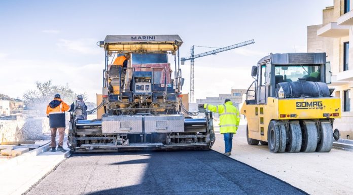 Triq Gòrđ Pisani, a new road that was built to divert traffic from and to Marsalforn, begins to be tarmaced.