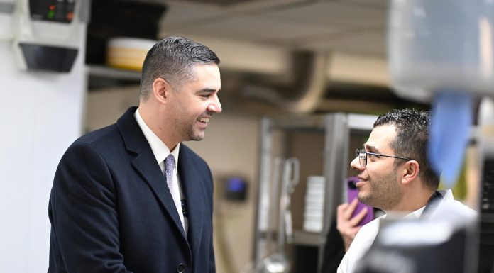 Deputy Prime Minister Ian Borg visits tourism workers on New Year’s Eve