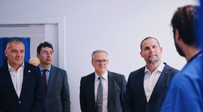 Prime Minister Robert Abela visits Da Vinci Hospital