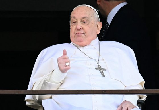 Pope Francis returns to Vatican at five-week stay in hospital