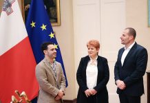 Prime Minister welcomes Mużika Mużika 2025 winner Jamie Cardona to Castile
