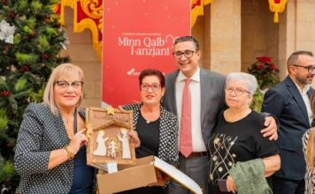 From the Heart of the Elderly: An initiative for the elderly in active aging centers to design official Christmas cards