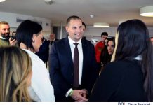 Prime Minister Robert Abela visits the Maypole bakery in Tal-Ħandaq
