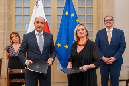 Minister for Foreign and European Affairs Chris Fearne has signed an agreement with the International Ocean Institute (IOI)