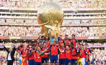 Spain win World Cup with late Torres strike
