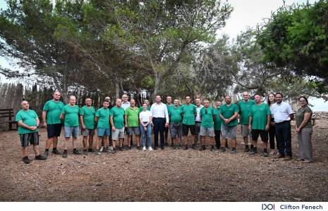 Prime Minister Robert Abela visits Ambjent Malta's Elysium Habitat Restoration Hub in Għajn Tuffieħa group photo