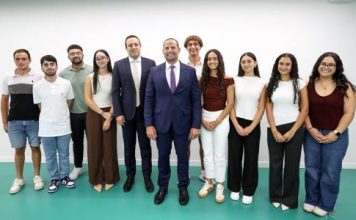 During a visit to Gozo, Prime Minister Robert Abela met with young people within the Gozo University Group and visited the Ramla Valley Olive Grove agricultural enterprise.